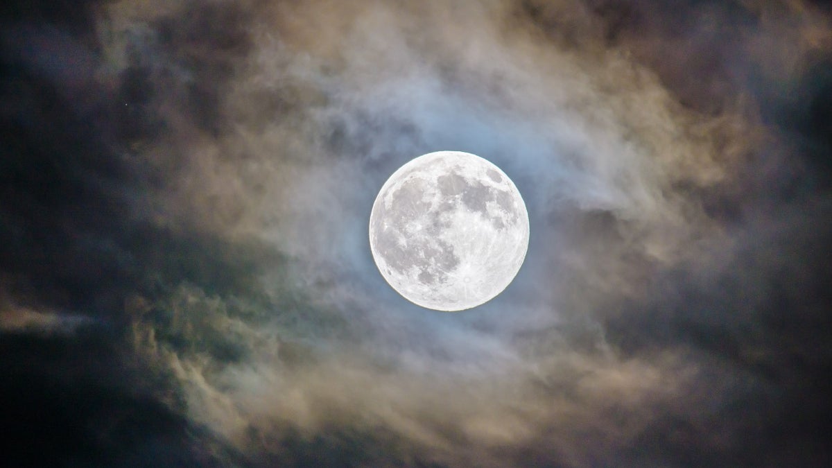 Galaxy S23 Ultra's moon shot called fake on social media