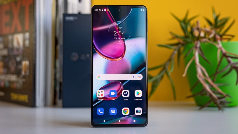 Weekly deals roundup: Cheaper-than-ever Motorola flagship, heavily discounted iPad Pro, and more