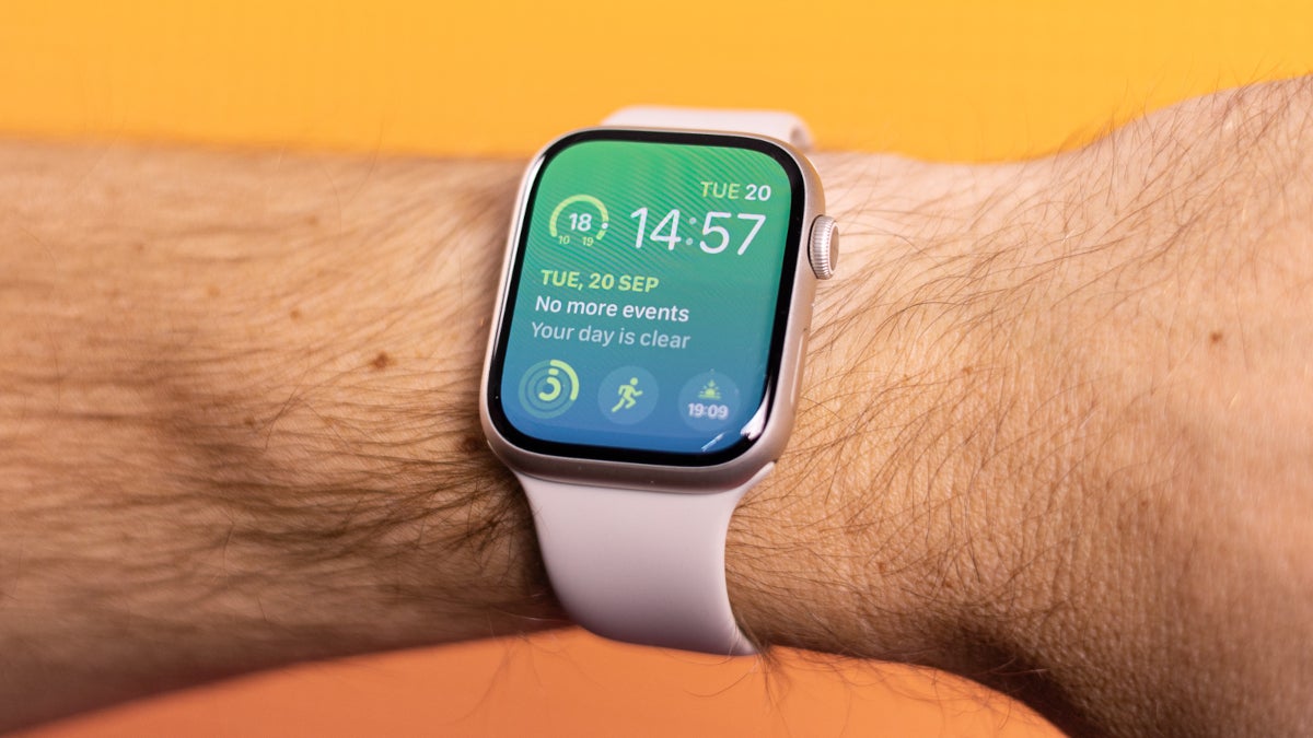 Relentless Apple Watch gets user to the ER just in time