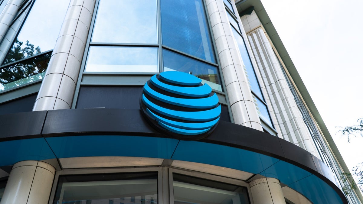 AT&T touts impressive new 5G achievements, claims 'largest wireless network' in the US