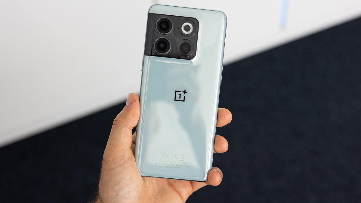 Grab the high-end OnePlus 10T now from Amazon and save $150 in the process
