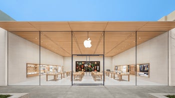 Thieves cut hole in bathroom wall, enter Apple Store, and steal 463 iPhones, some iPads and more