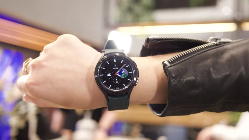 Galaxy Watch 4 Classic with iconic rotating bezel is down to a super low price