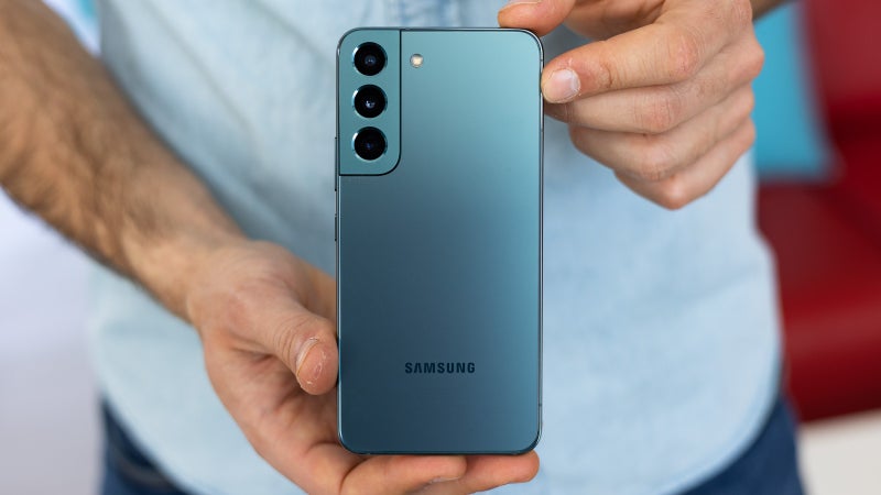 Amazon and Best Buy bring Samsung's base Galaxy S22 down to a killer price