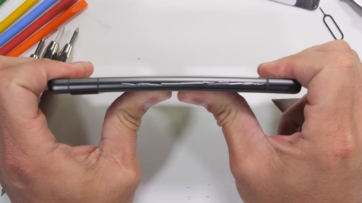 This torture test suggests that Google’s Pixel 7a mid-ranger is more durable than the Pixel 7 Pro