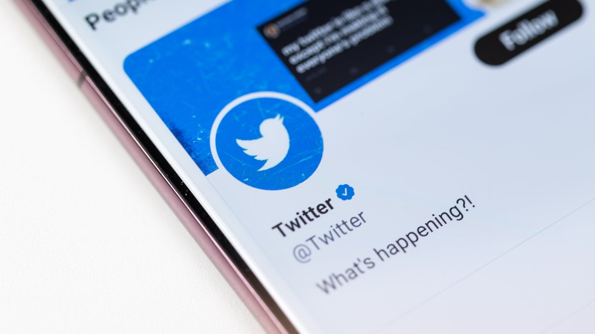 Twitter Blue subscribers now have up to one hour to edit tweets, possible mailing list functionality