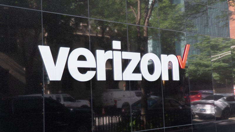 Verizon inches closer to T-Mobile's prepaid greatness with hot new multiline discounts