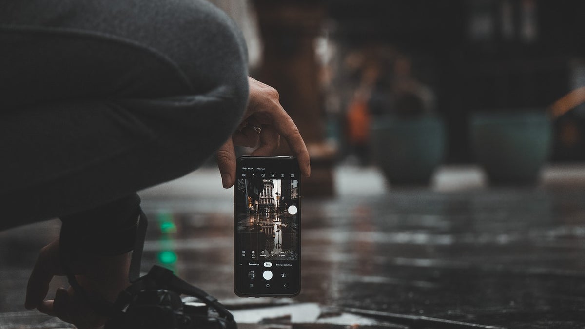 Can you do art photography with a smartphone? Samsung's "My World" exhibition says yes!