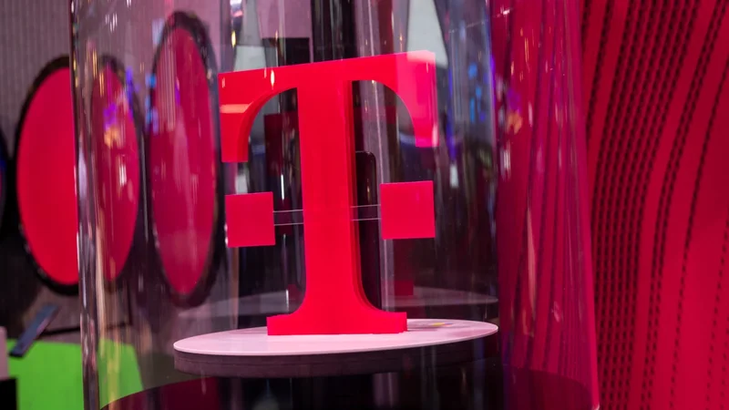 T-Mobile outpaces the industry again!