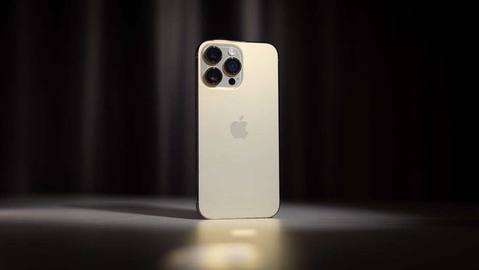 iPhone 14 users report battery degradation after less than a year of