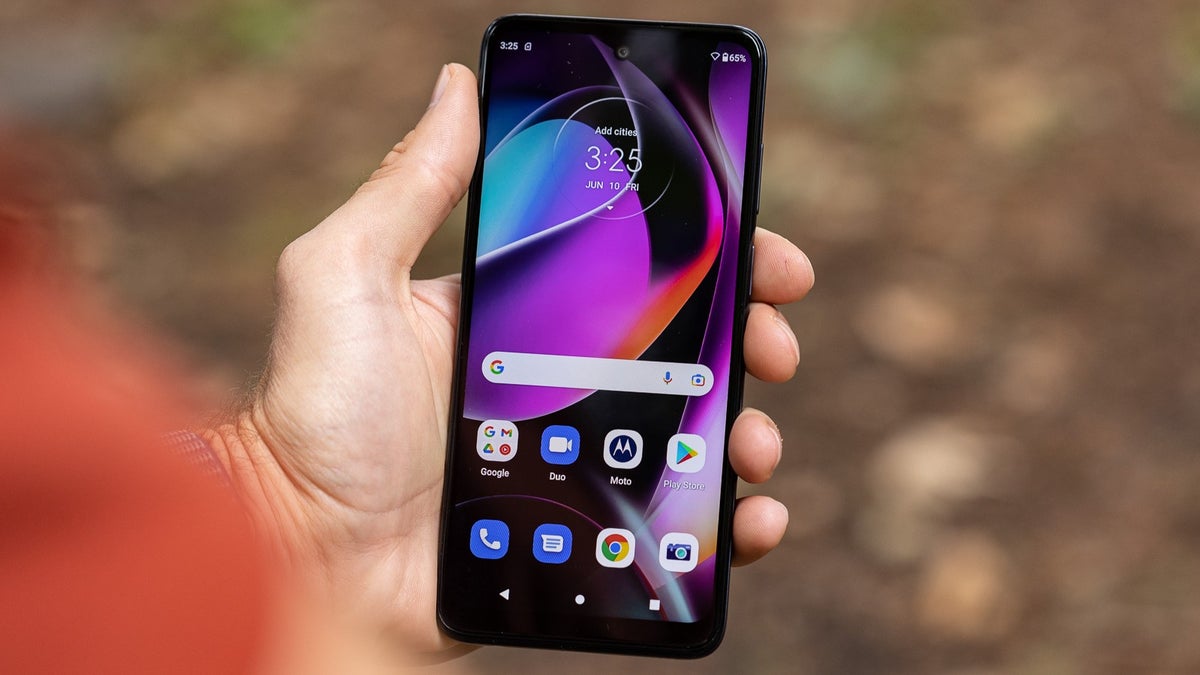 The Moto G 5G (2022) is still a whopping 53% off at these merchants