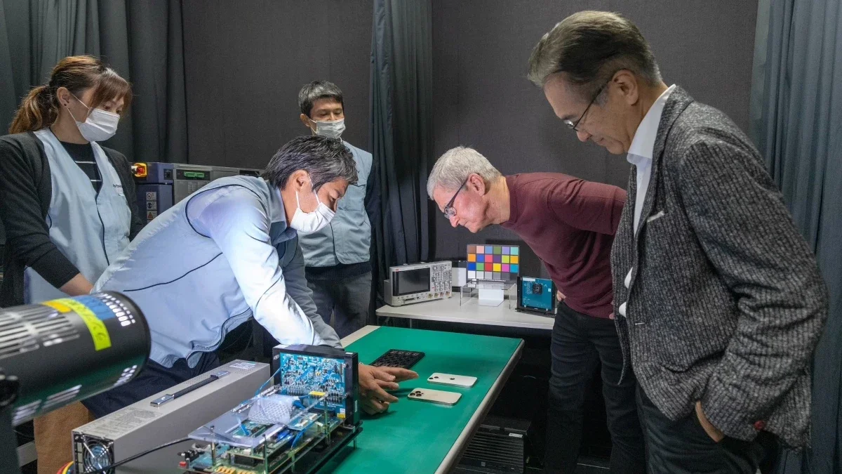 Apple VPs and other employees were tricked into following a fake Tim Cook Instagram account