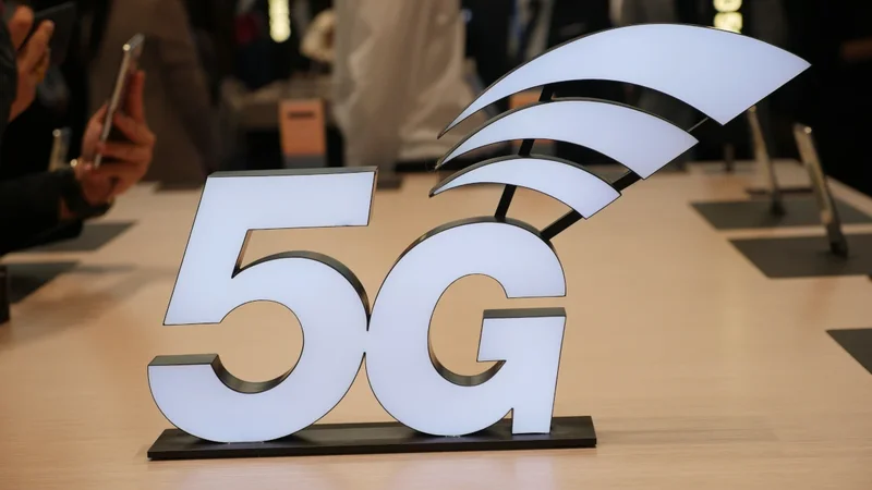 U.S. carriers look to fill the holes in their 5G coverage