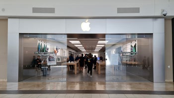 Apple store workers set to strike on iPhone 15 release date in France