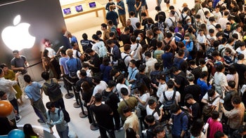 With the release of the iPhone 15 line and more, Apple Stores worldwide are packed with shoppers