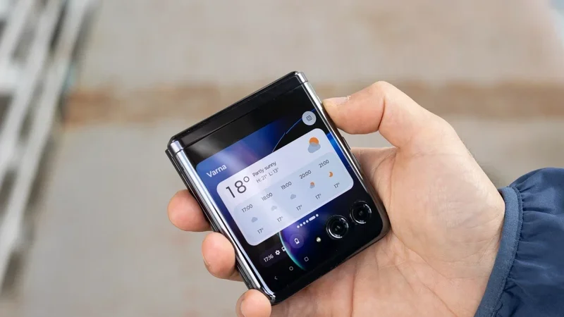 Amazon cuts $100 off the top-of-the-line Motorola Razr+; grab one with a discount today