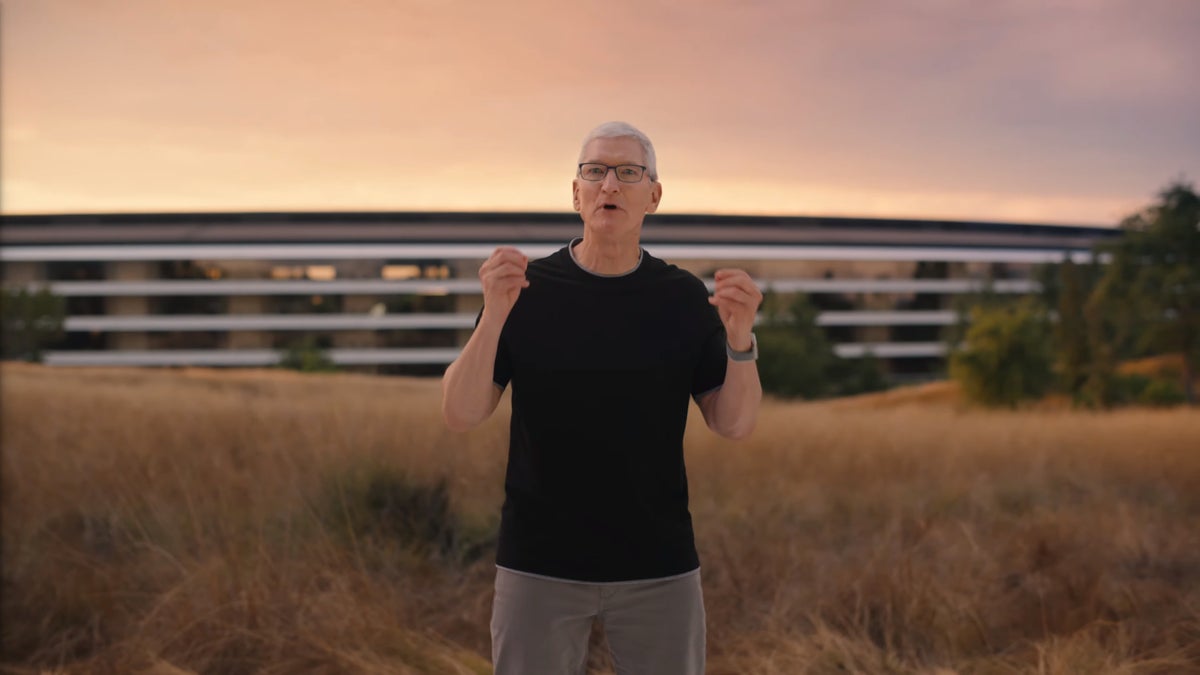 Tim Cook materializes at mobile games tournament in China