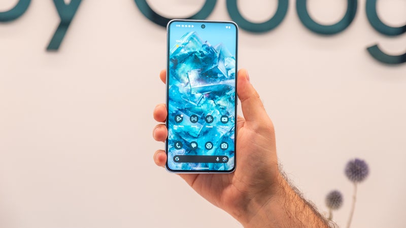 Pixel 8 Pro users find a screen defect that nets them a replacement unit from Google