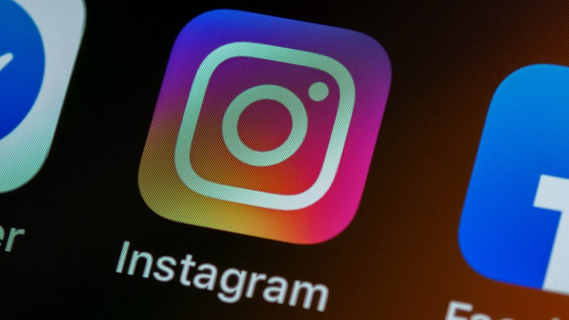 Facebook and Instagram are testing themed icons for their Android apps