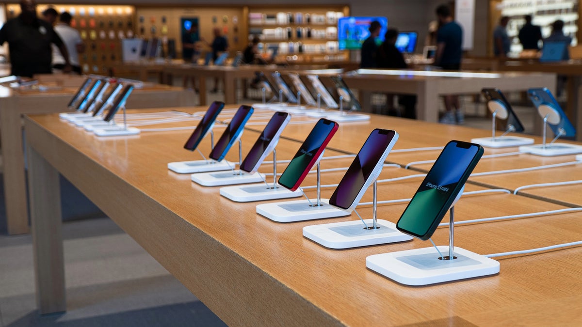 Global smartphone sales return to growth in October, breaking two-year losing streak