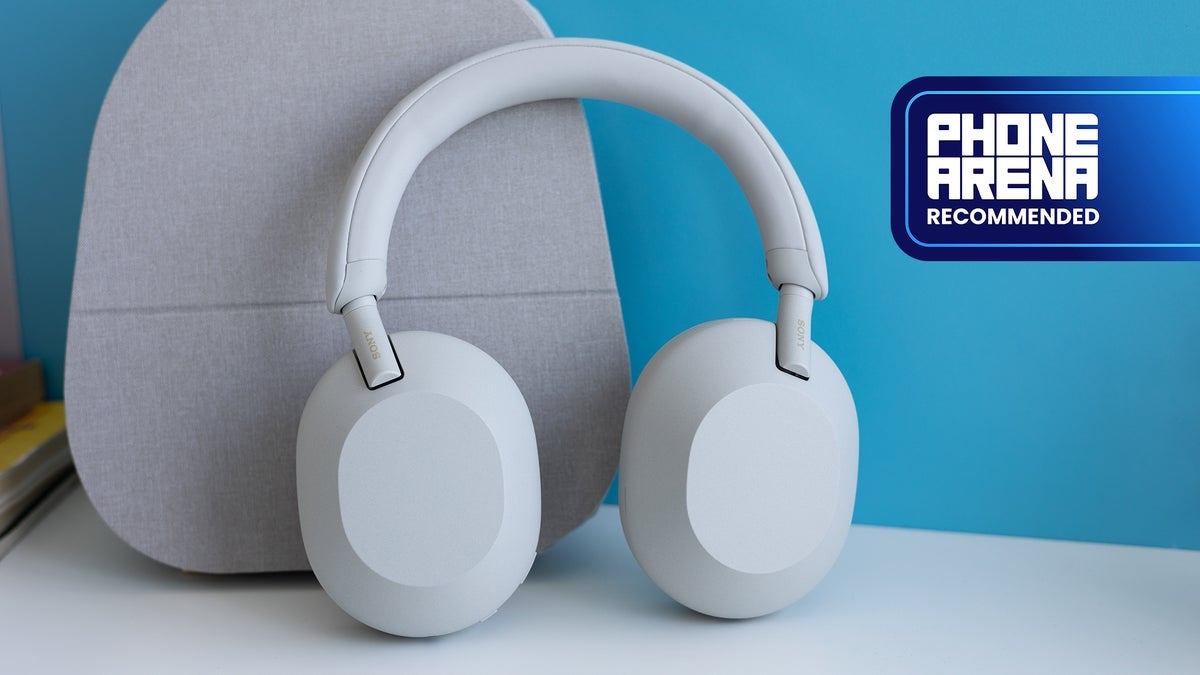 Get the industry-leading Sony WH-1000XM5 headphones at a great Black Friday price right now!