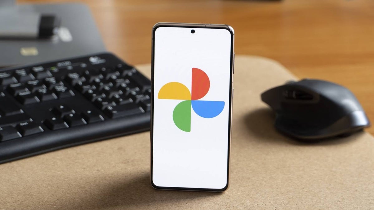 Google plans to give you a personalized AI chatbot, you just have to feed it your Google Photos