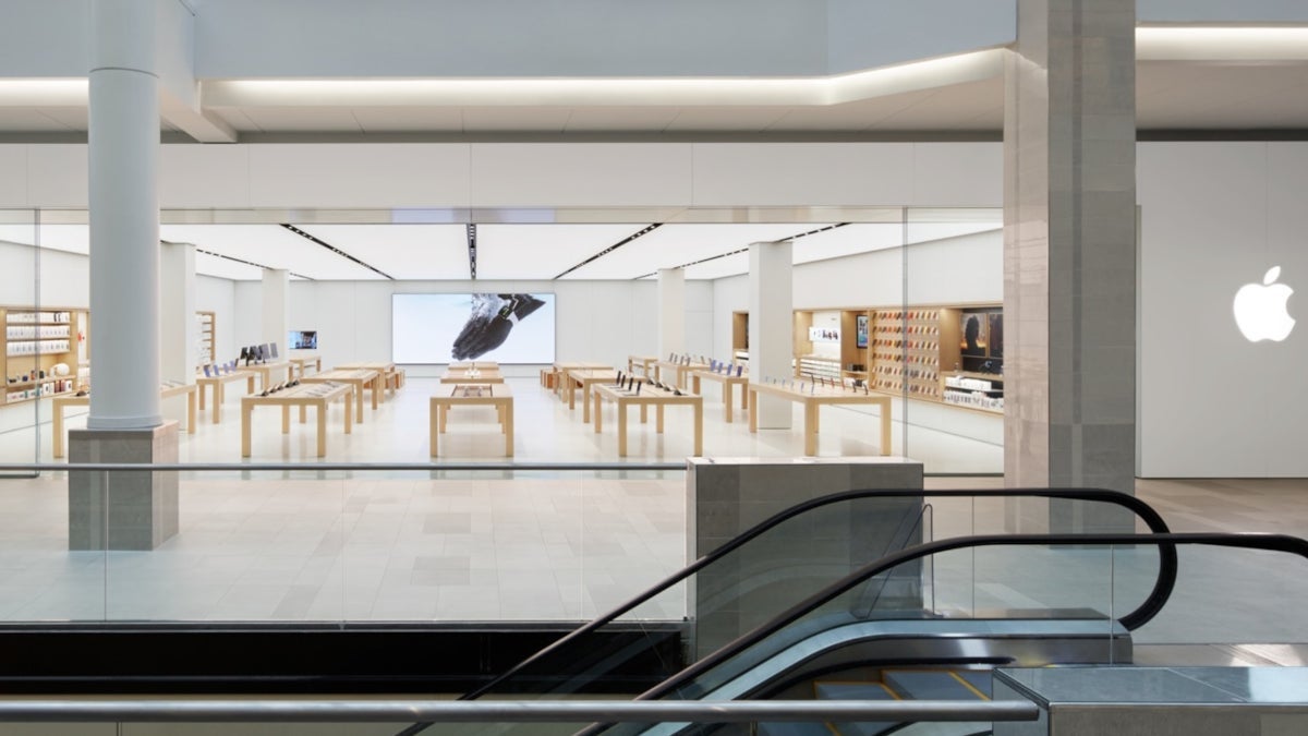 Apple Store Retail Mall Location. Apple Sells and Services IPhones