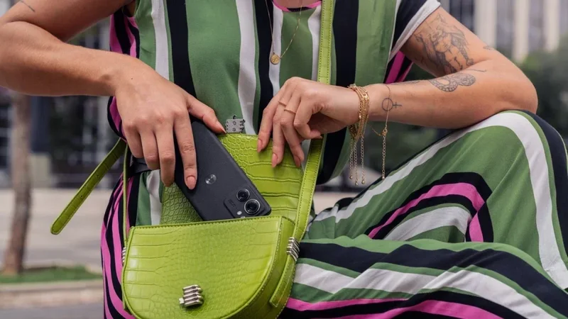 Amazon is selling the midrange gem, the Motorola Edge 2023, at a crazy low price just for Christmas