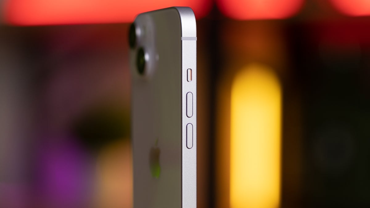 Gift yourself a fancy iPhone for Christmas and grab an iPhone 14, iPhone 15, or iPhone 15 Plus for less at Best Buy