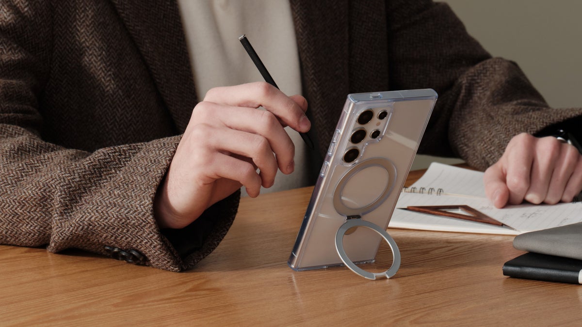 Enjoy your Galaxy S24 fully with Torras Ostand cases!