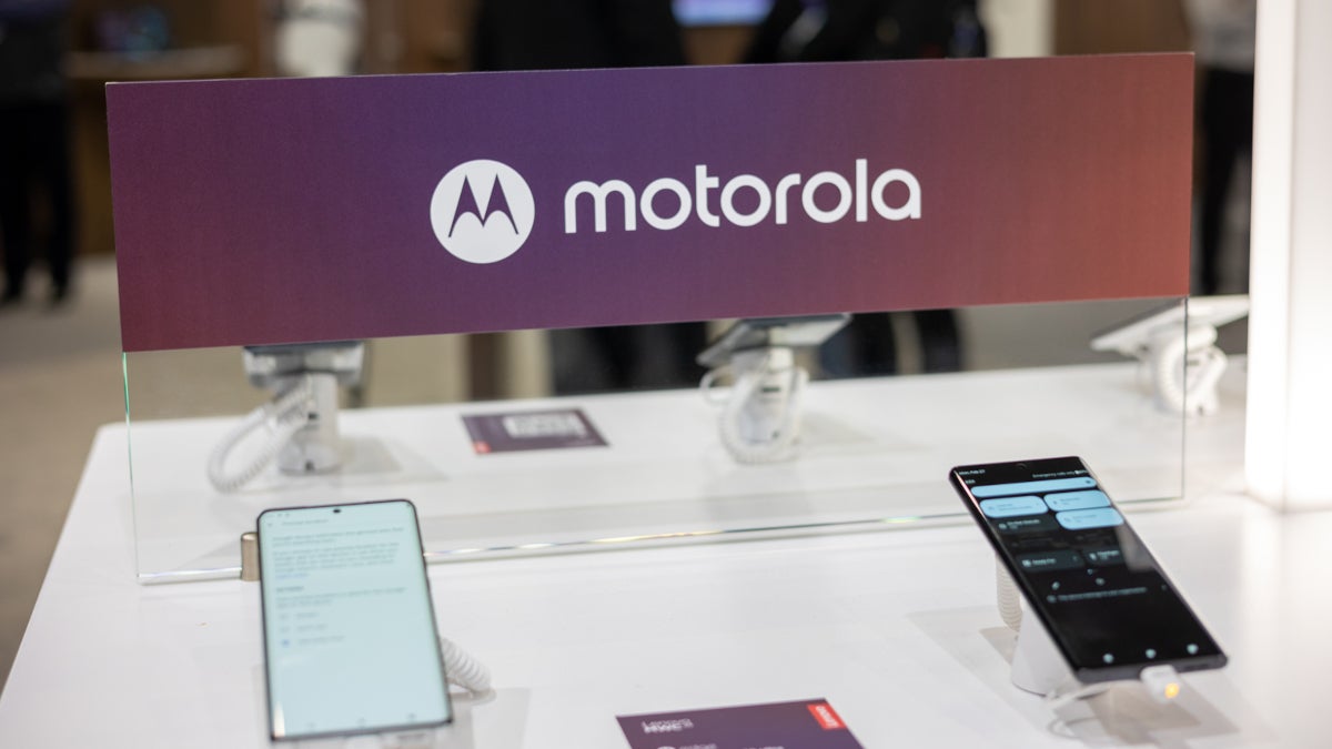 Lenovo bets Motorola will be the third-biggest smartphone player in 3 years
