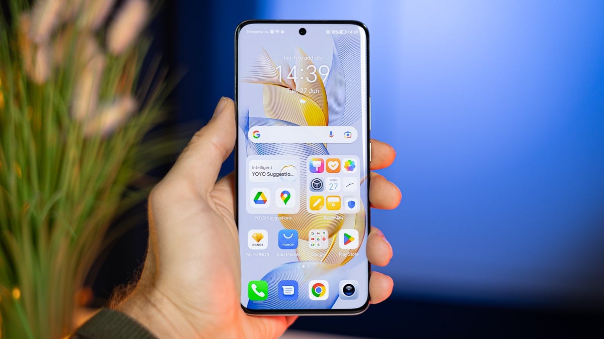 Amazon UK's deal on the mid-range Honor 90 is back in the game