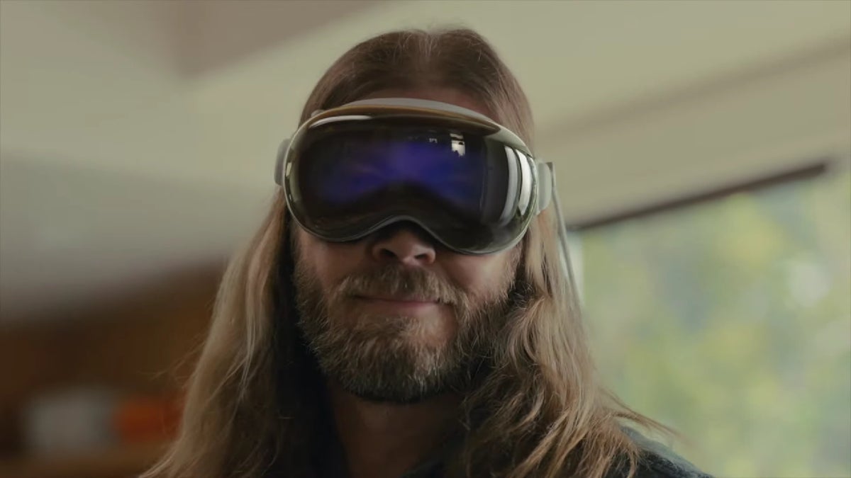 New bride is unhappy when her hubby wears his Vision Pro to the wedding reception
