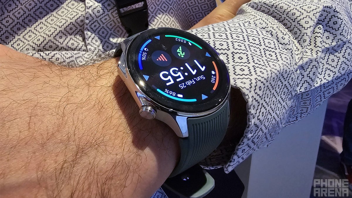The OnePlus Watch 2 is now up for grabs... and nicely discounted by Amazon right off the bat