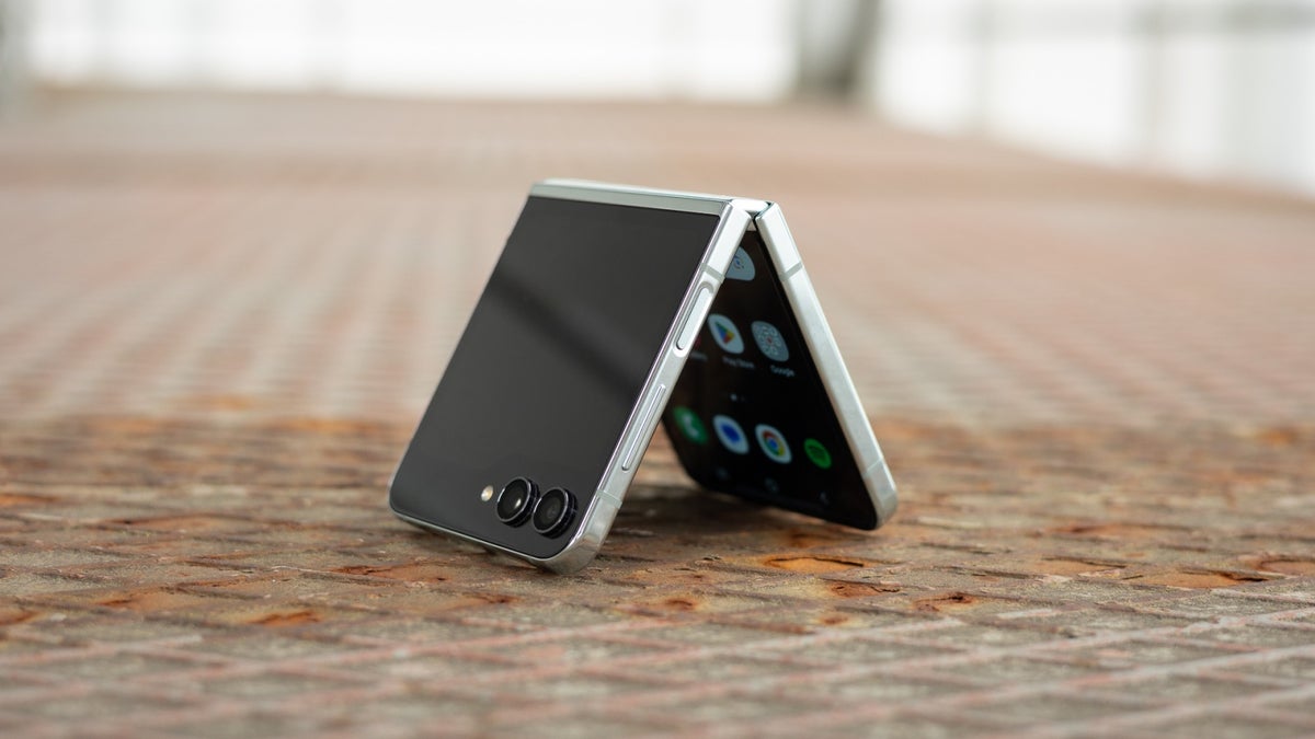 Amazon brings back its top Samsung Galaxy Z Flip 5 Christmas deal to kick off spring in style