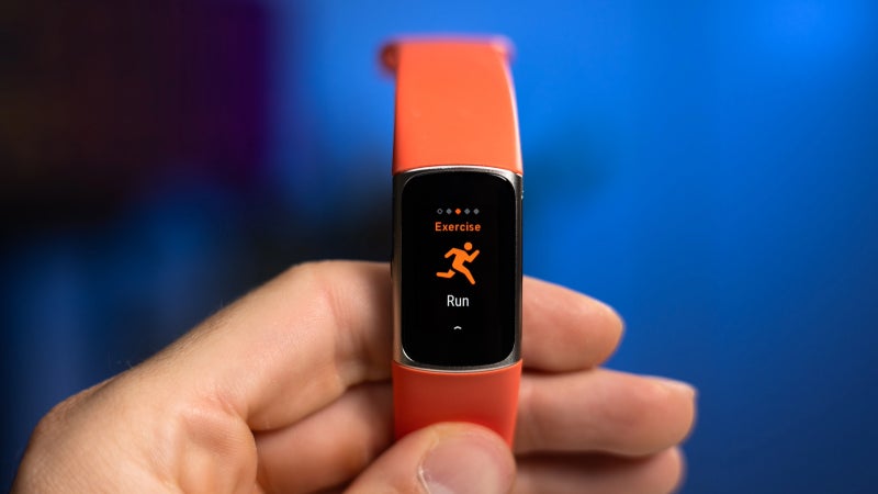 Fitbit tests "Walkmate": Personalized program to motivate walkers