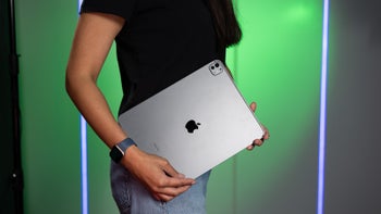 A person holds the iPad Pro M4 (2024), showcasing the back design with the signature Apple logo.