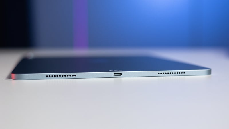 iPad Air M2 (2024) battery and charging