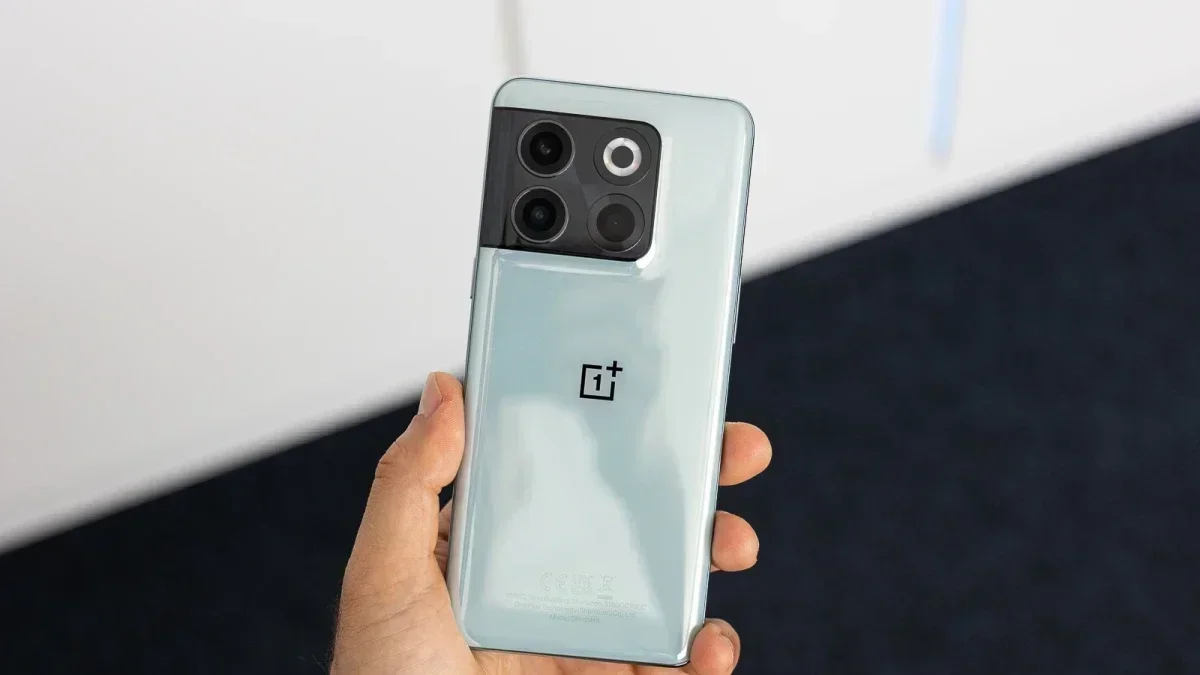 After a whopping 54% discount, the dirt-cheap OnePlus 10T is making every frugal enthusiast desire it