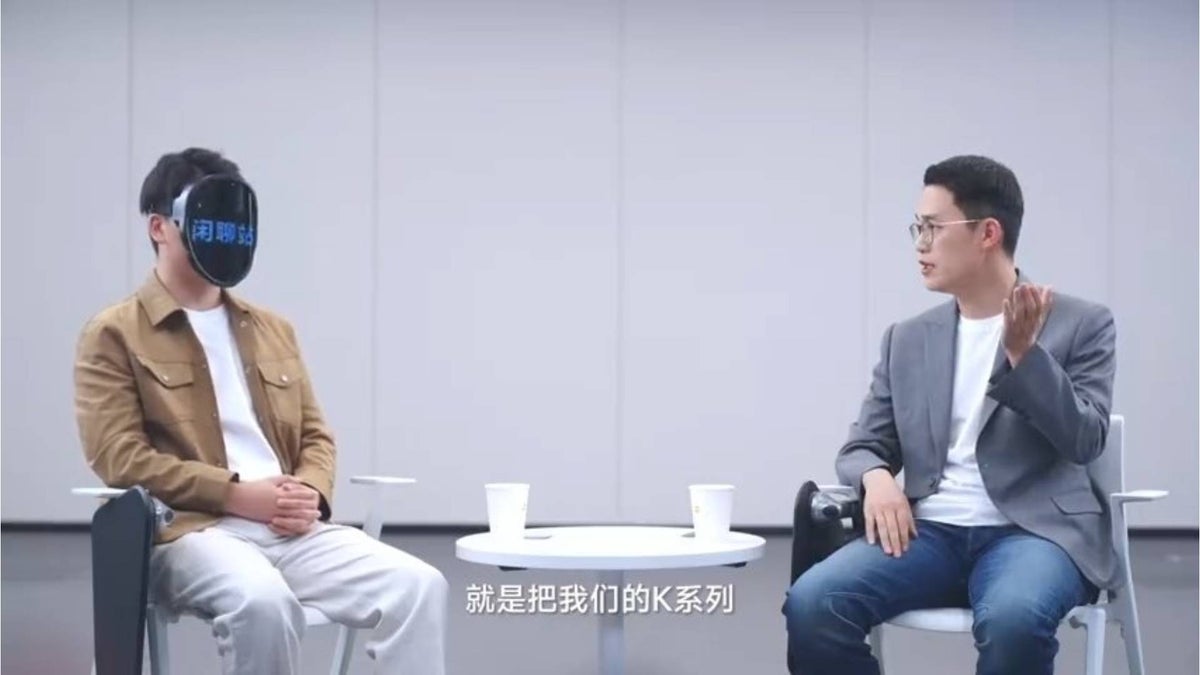 Reputable tipster who spills the beans on flagships shows himself (kind of)