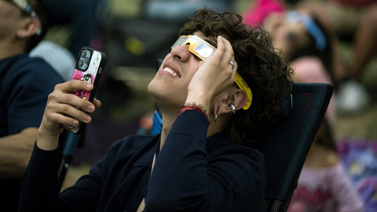 NASA was against phone pictures of the eclipse but people still took these shots