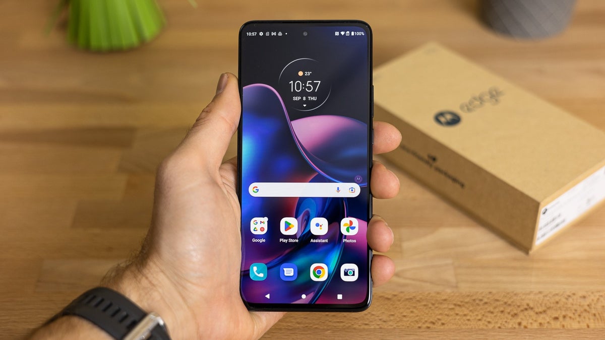 Snag a brand-new Motorola Edge (2022) for less than $150 on Amazon