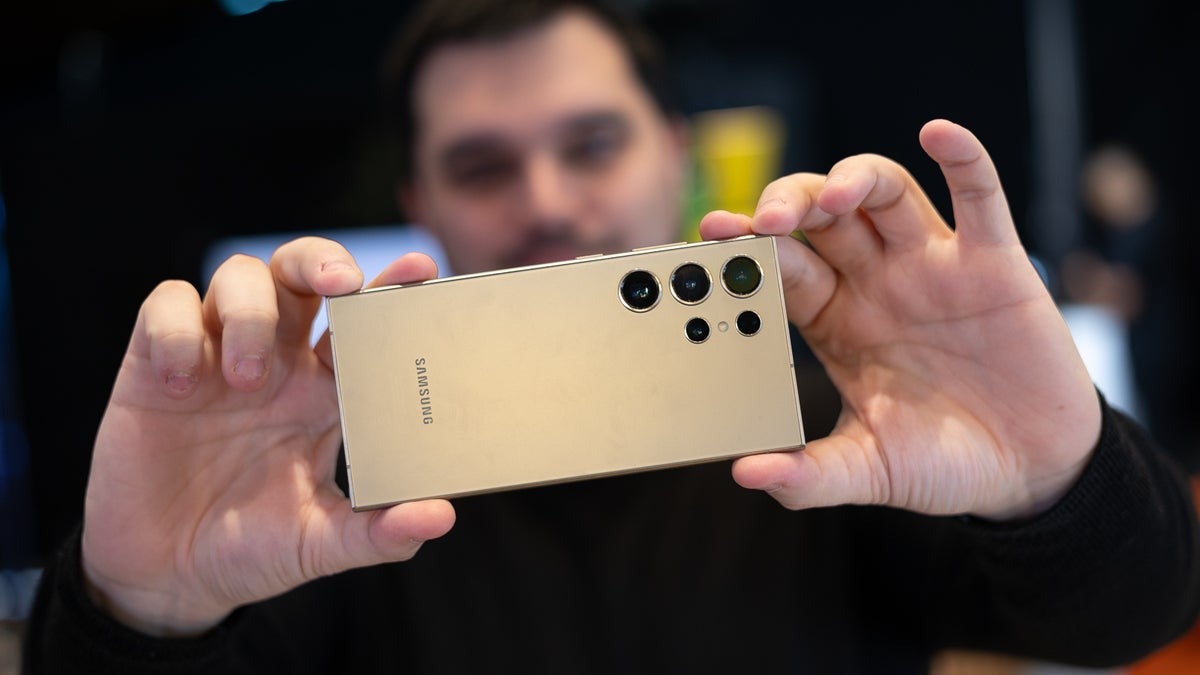 Samsung Galaxy S24 vs iPhone download speed tests tip who makes the fastest 5G phone