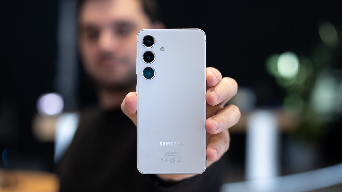 Amazon and Best Buy are charging a cool $75 less than usual for Samsung's 'vanilla' Galaxy S24