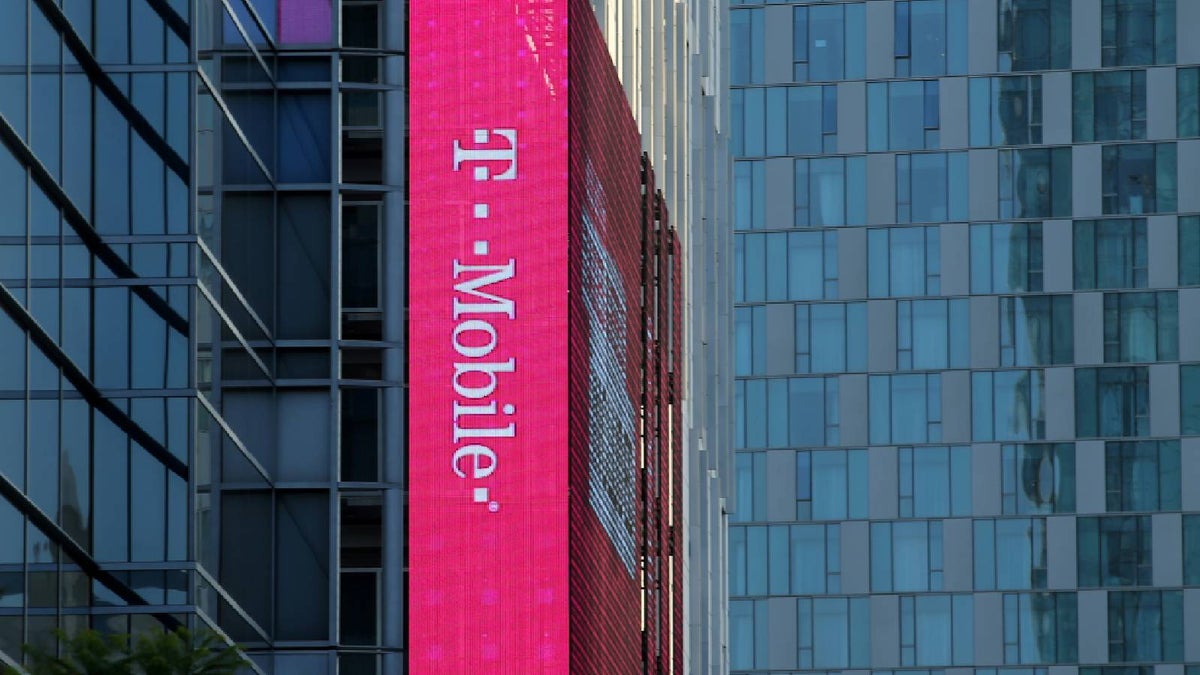 Many T-Mobile customers will soon lose discounts but carrier doesn't want to leave anyone high and dry