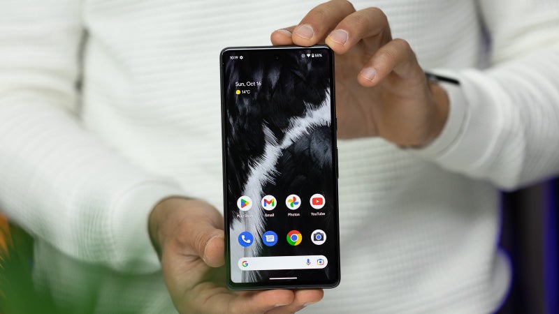 The mid-range Pixel 7 still enjoys a ginormous 40% discount at this merchant