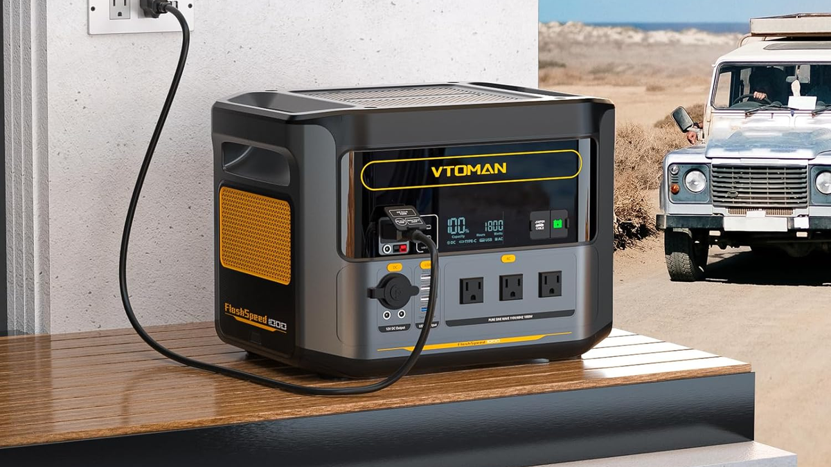 The hot VTOMAN FlashSpeed 1000 is half off through this legendary Amazon deal