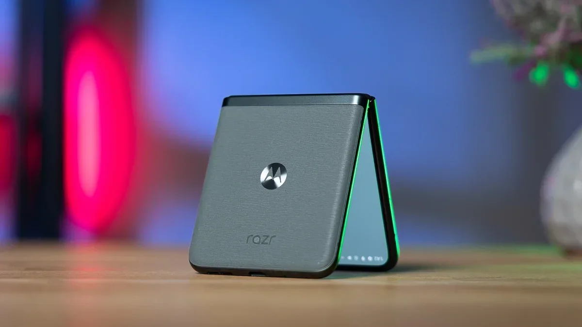 Motorola's affordable Razr 2023 becomes the best gift for Mother's Day after a sweet $200 discount