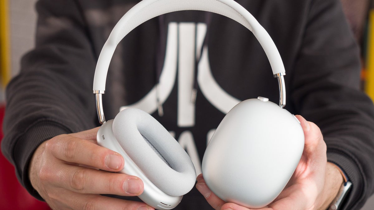 The high-end AirPods Max enjoy a rare $99 price cut at Amazon, only for a limited time