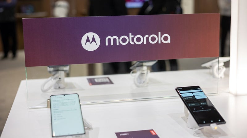 A wild Motorola "Manila" phone appears: what's it all about?